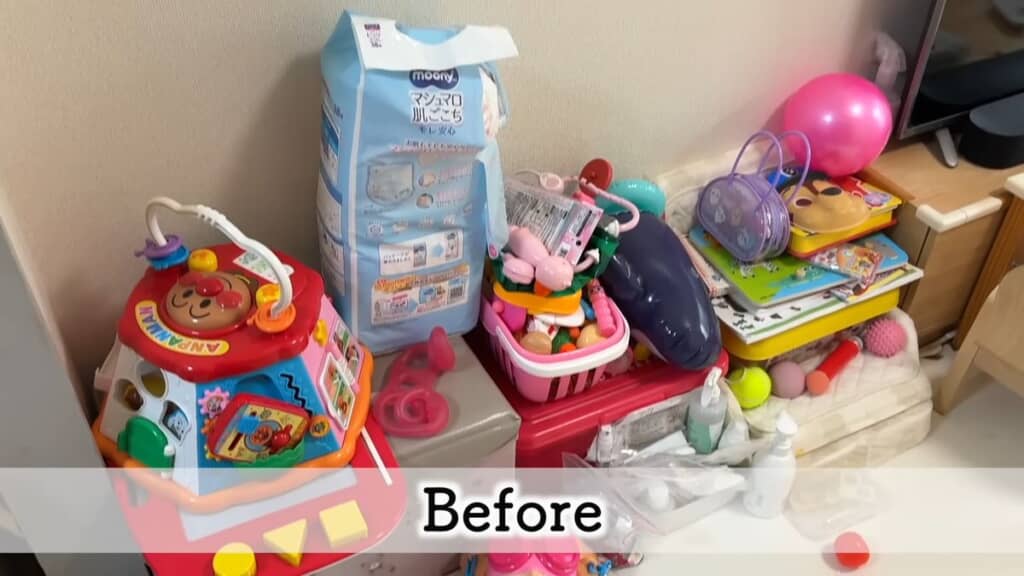 床に置いてある子どものおもちゃ