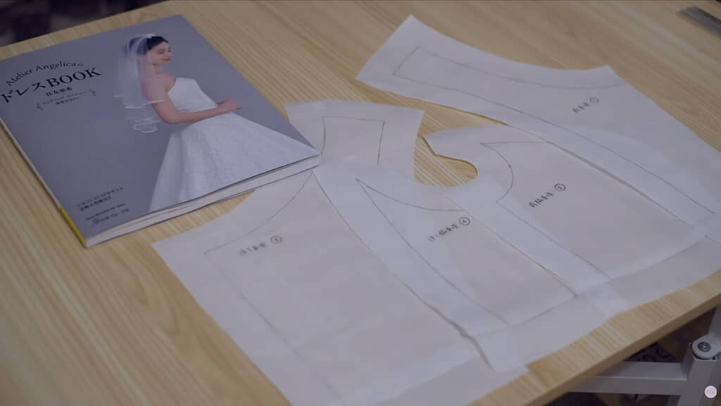 型紙を切り出して……