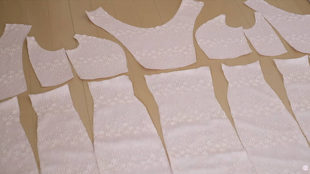 パーツ同士をひたすら縫い合わせます