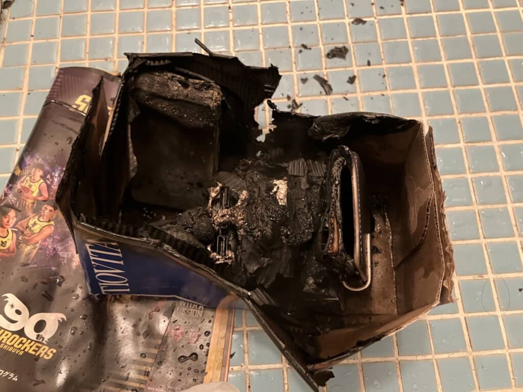 焦げたモバイルバッテリー