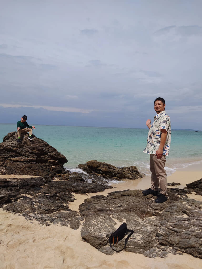 「こちらが当ホテルのプライベートビーチです」