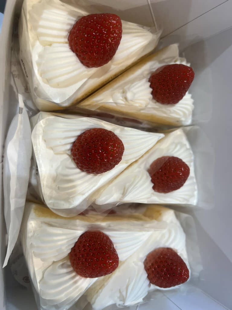 箱いっぱいのショートケーキ！