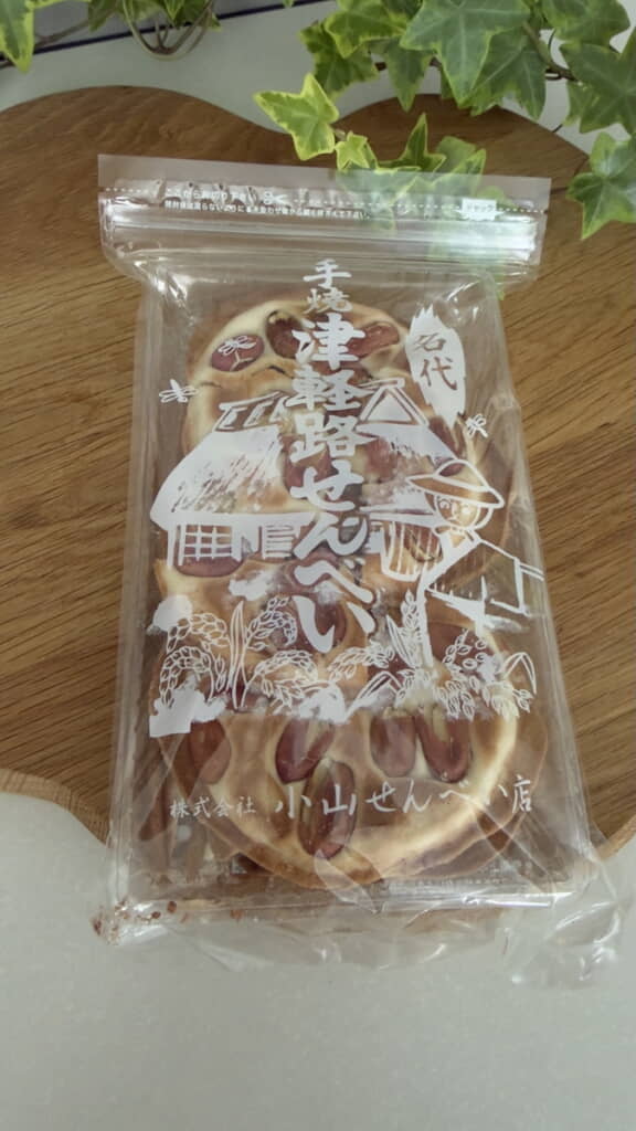 青森・弘前市の小山せんべい店の商品
