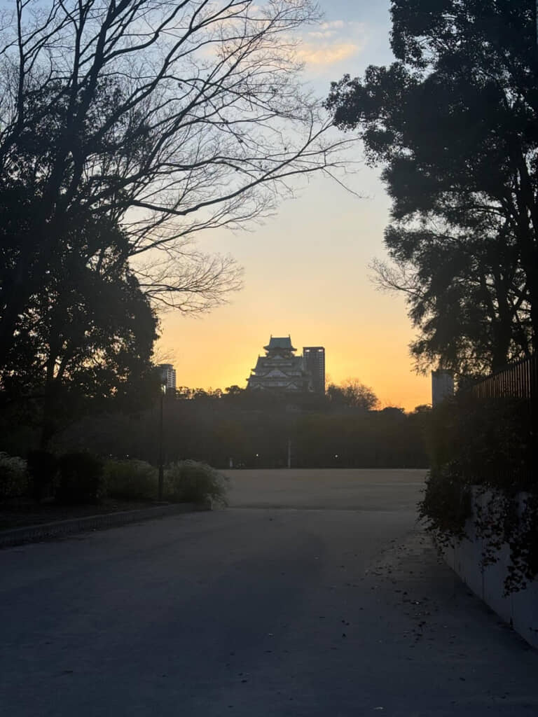 夕暮れの大阪城