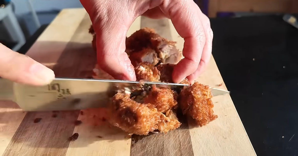 「どのソースを選ぶ？」娘の彼氏はアイルランド人→人生初の“とんかつ”を母が振る舞ったら……　まさかの反応に「意外でした！」（1/3） | グルメ ねとらぼ