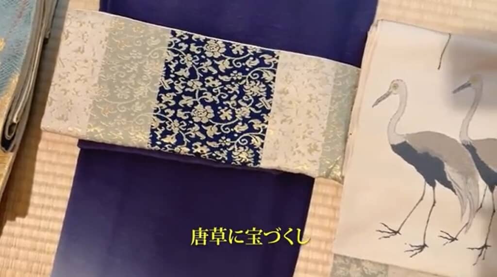 唐草に宝づくしの帯