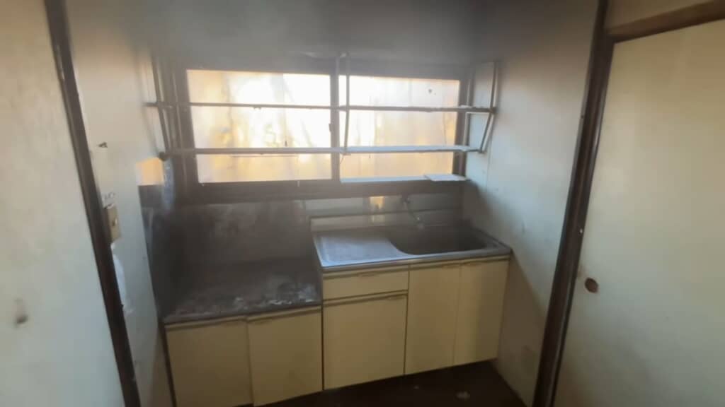 100万円で買った平屋のボロボロなキッチン