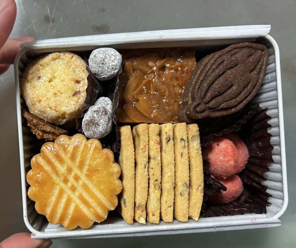 見た目にも鮮やかなクッキーがいっぱい！