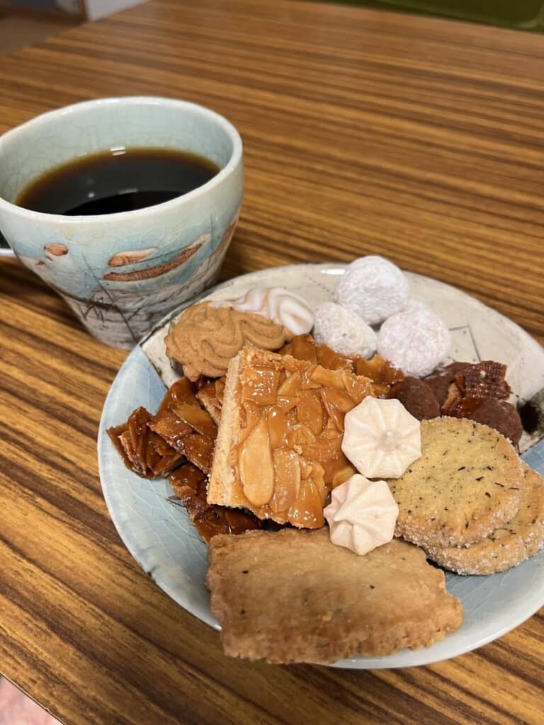 コーヒーでクッキーを楽しむひととき