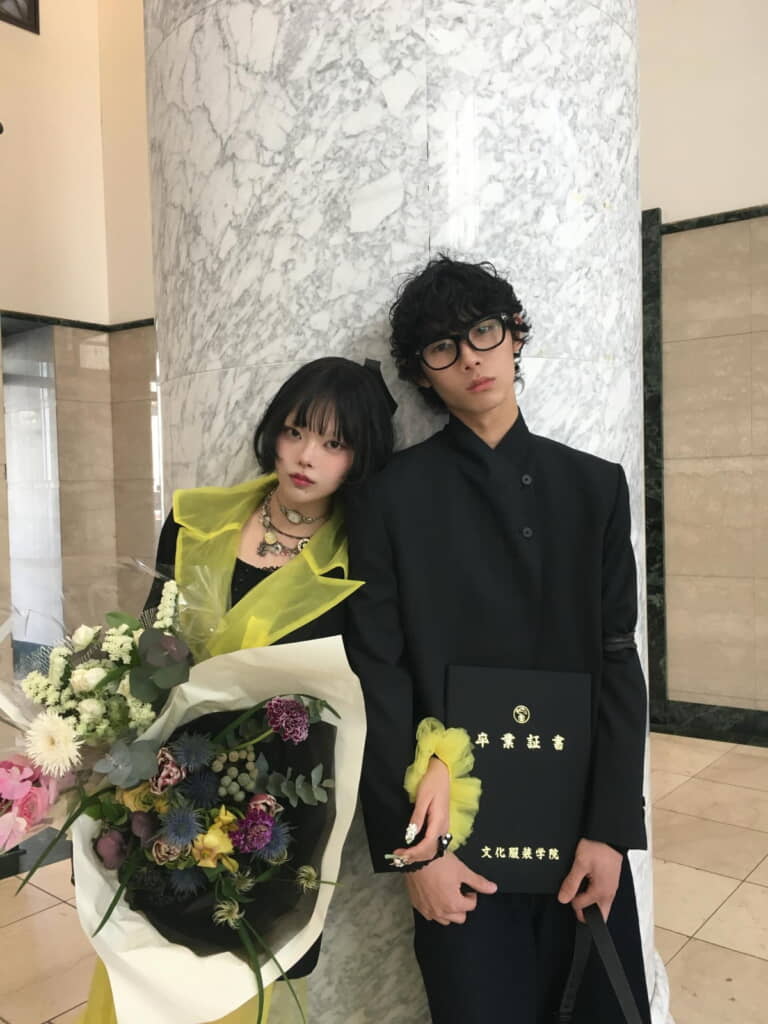 彼氏のファッションと完璧に調和