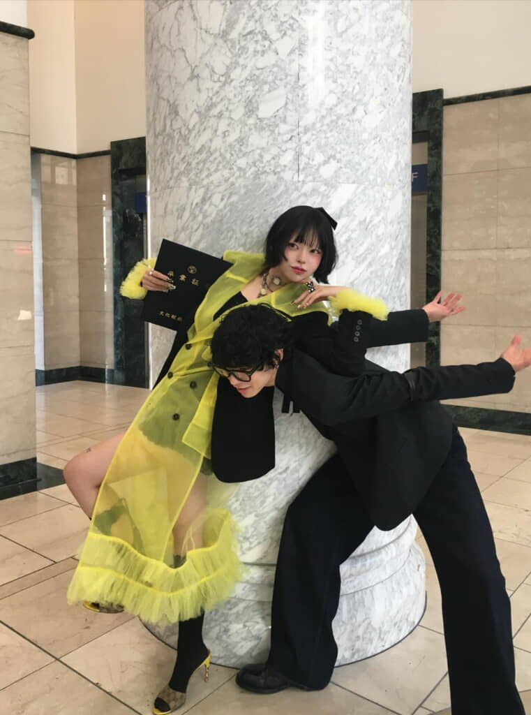 目を奪われるネオンカラーのイエローがすてき