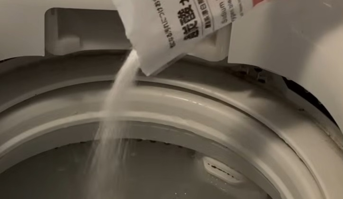 「うちの洗濯機ドブだった」　買ってまだ2年の洗濯機に、過炭酸ナトリウムを入れたら……衝撃の光景に「怖い」「これは…」（1/3） | ライフハック ねとらぼ