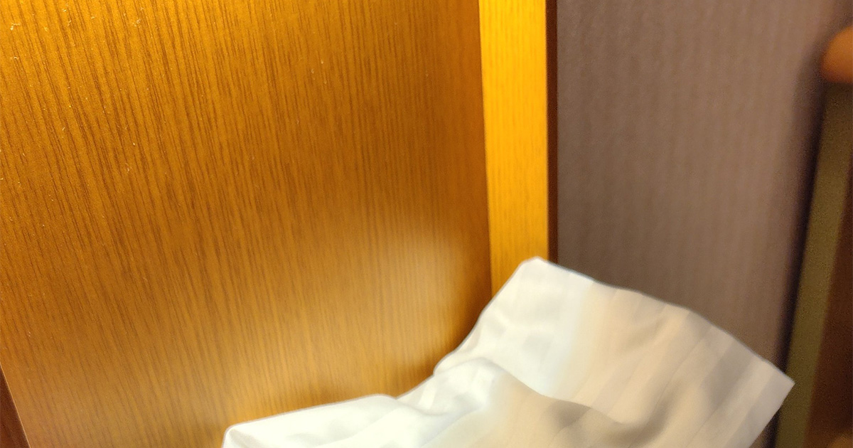 遠征中、東横インに推しのグッズと宿泊→あるプランを利用すると……「わー！！」　最高の光景に「なんと」「東横イン使う時にやってみます」（1/3） | ライフスタイル ねとらぼ