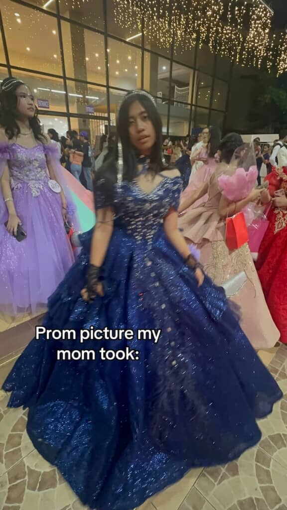 お母さんが撮った写真。せっかくのドレス姿ですが、上半身がぶれてしまっています