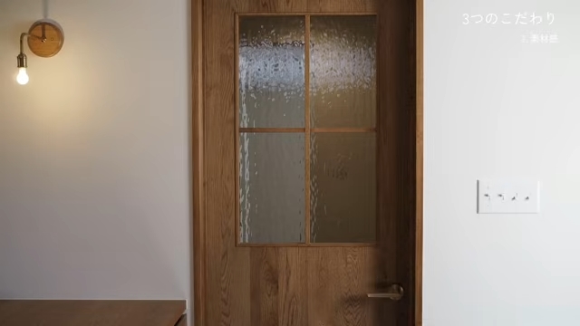 扉、ガラス、ドアノブの素材にもこだわっています