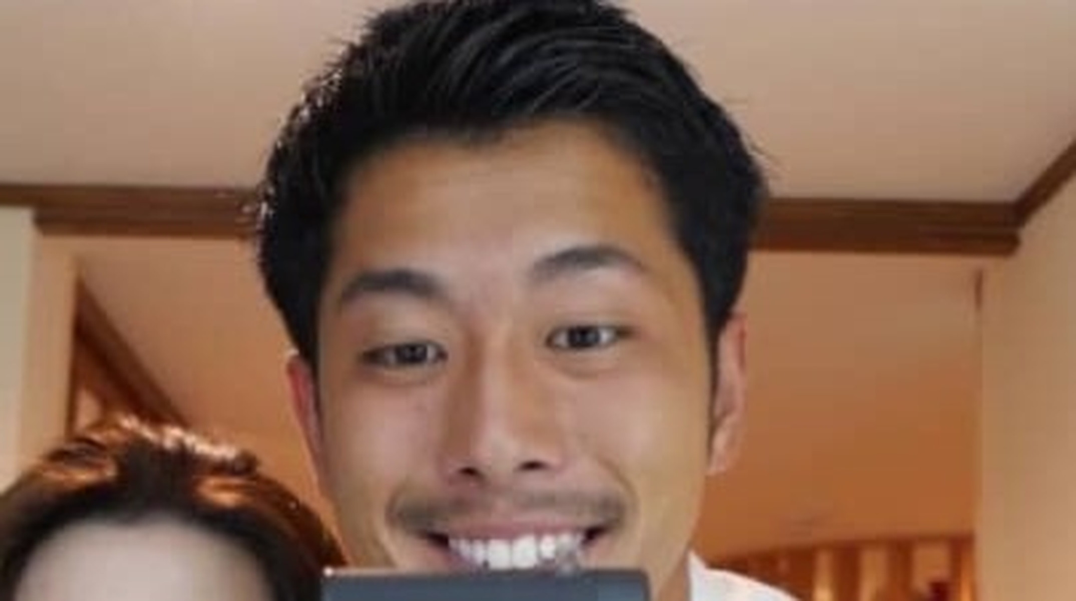 夫「俺たち顔似てきたよね？」→鏡の前に並んでみたら……　気付かなかった“ソックリ姿”に「双子かと思った！」（1/3） | ライフスタイル ねとらぼ