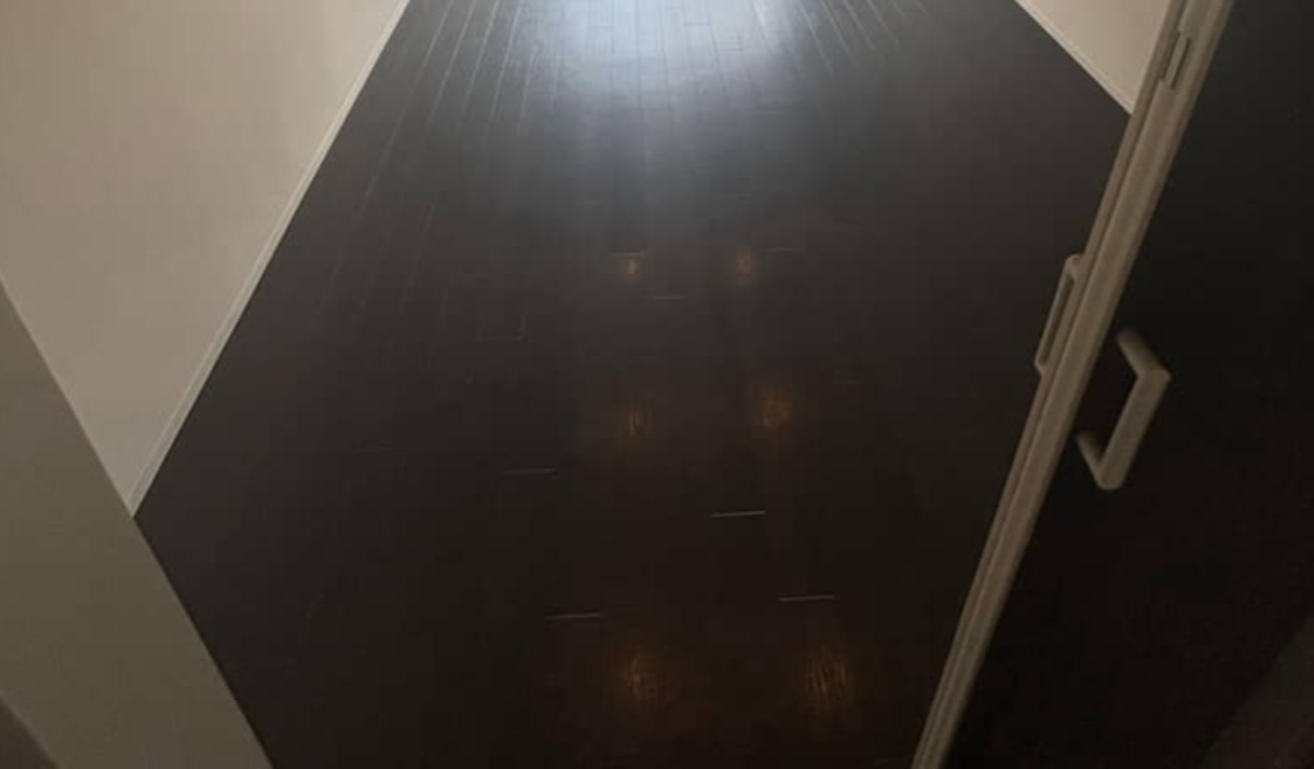 家賃4万3000円、1K7畳の部屋を低予算でダークモダンに仕上げたら…… 想像以上の高見え空間に「センス神」「住みたい!」(1/3) | 住まい ねとらぼ