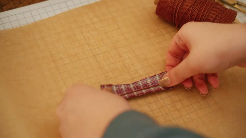 同じ布のハギレで花ぎれを制作