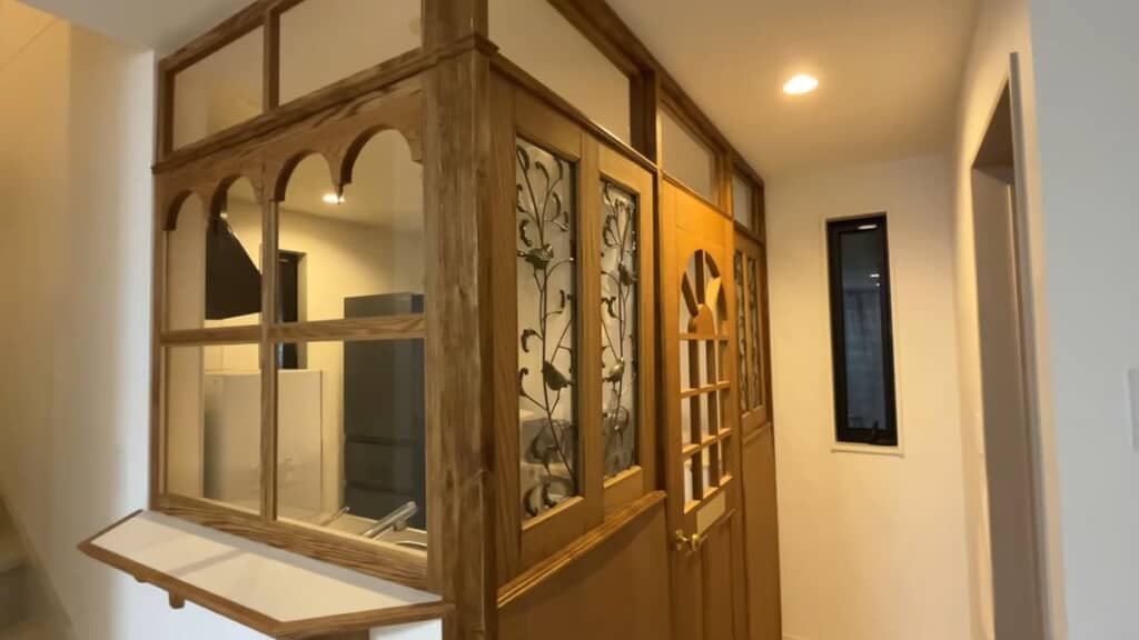 窓と壁が追加されたキッチン