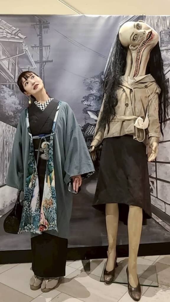 “口裂け女”と2ショット