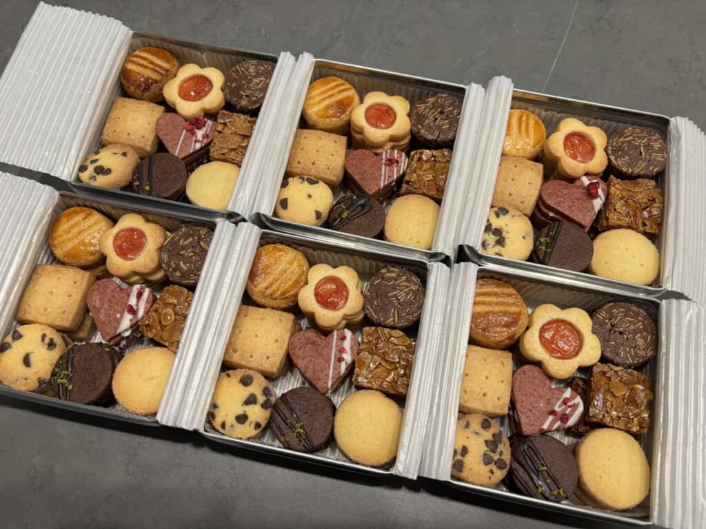 6つのクッキー缶が完成