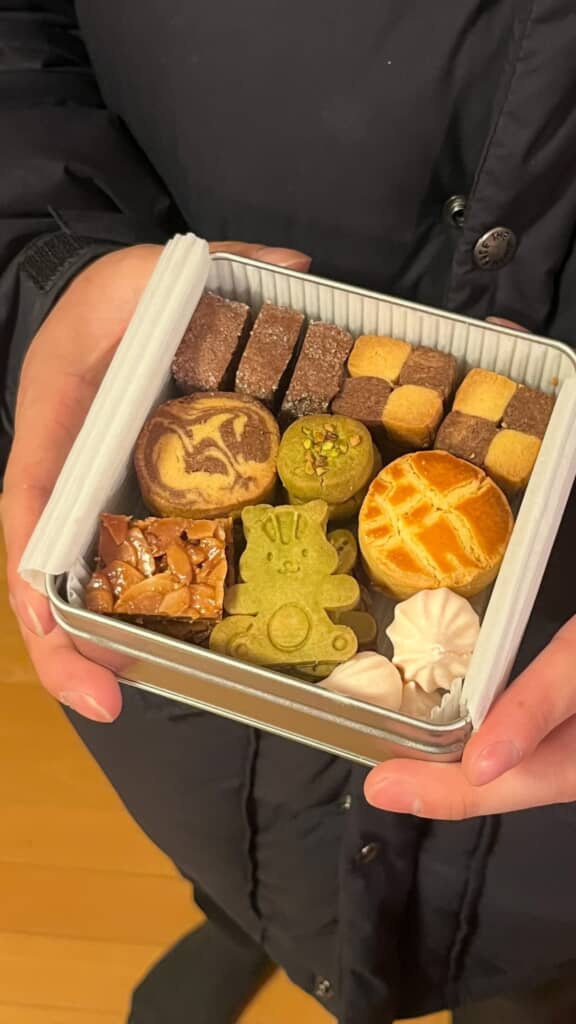 彼氏さんから贈られたクッキー缶