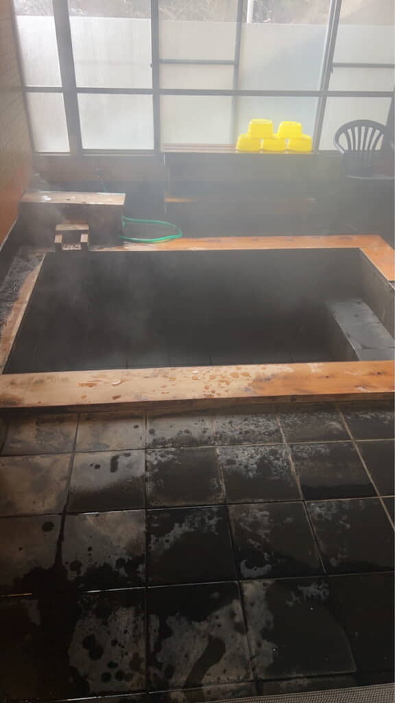 お客さんが帰ったあとに湯船をチェックすると……