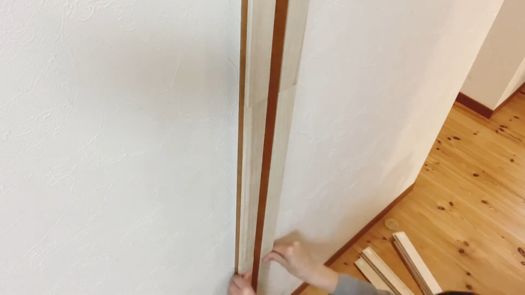 戸当たり部分の隙間はセリアの木板でカバー