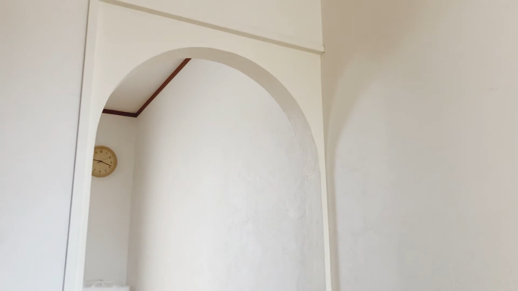 海外インテリアのようなアーチ型の垂れ壁に大変身