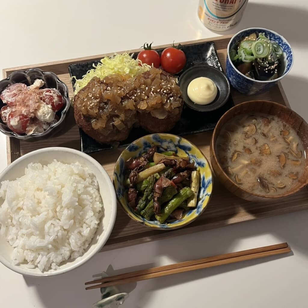 ハンバーグメインの日は和洋のバランスが完璧