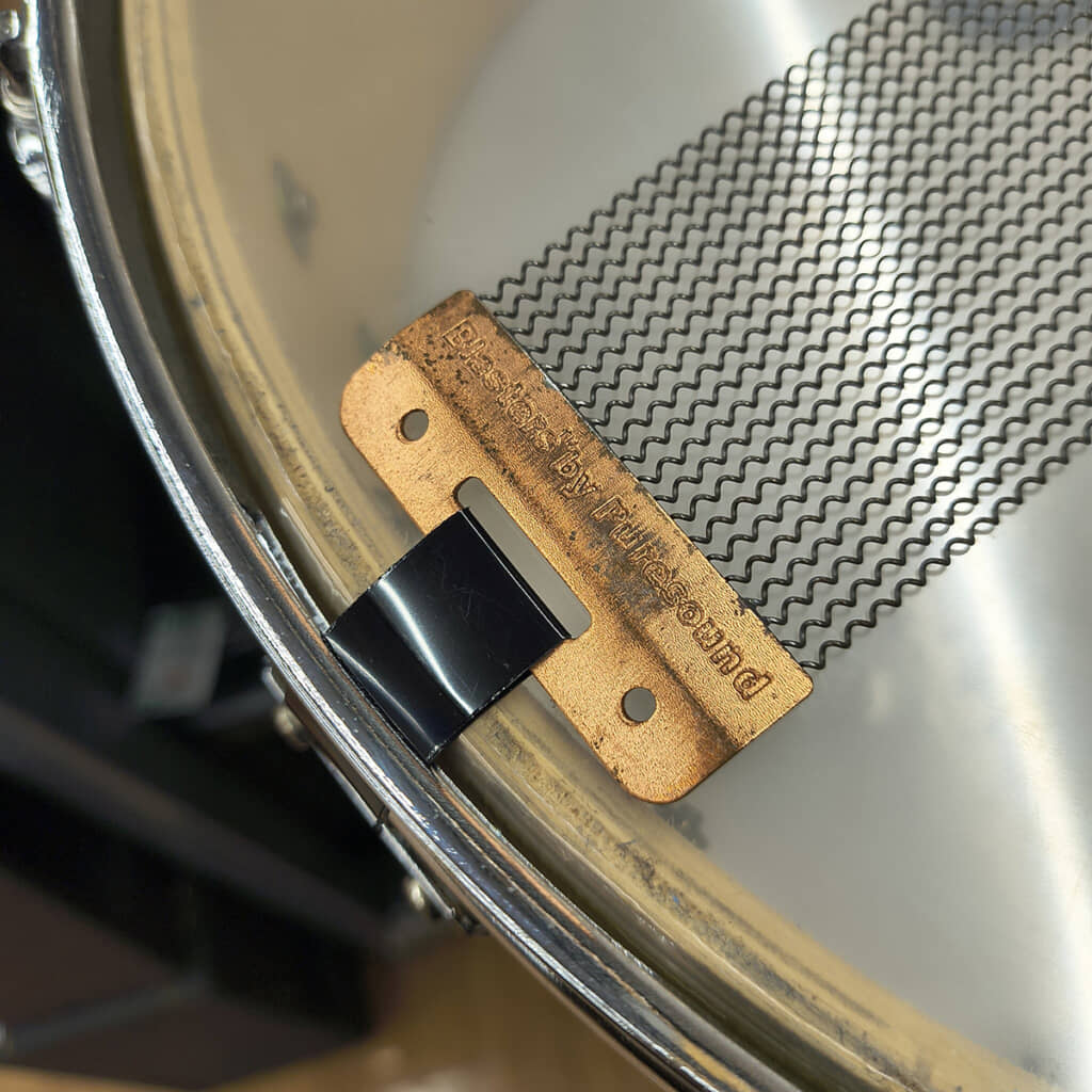 なんとピュアサウンドのスナッピー付き！