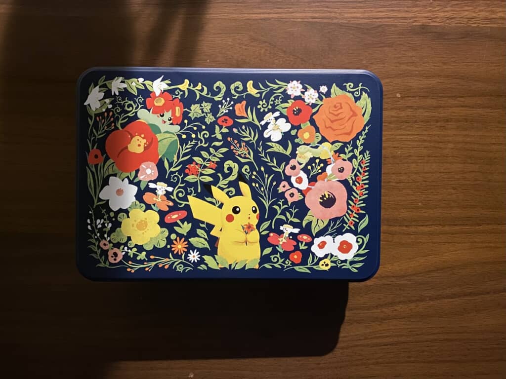 ピカチュウとお花が描かれた缶