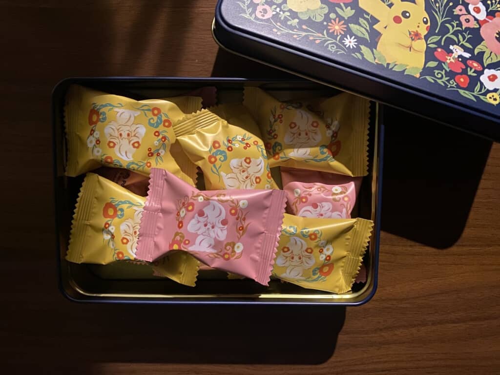 中にはキャラメル味とストロベリー味のチョコクランチ！