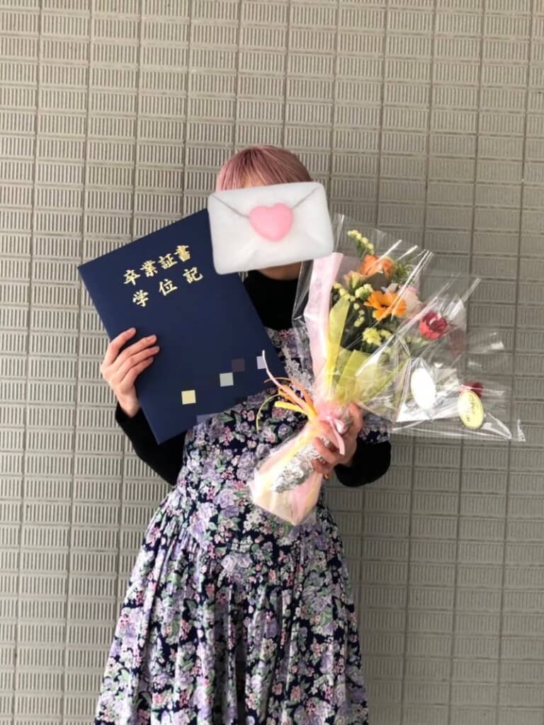 クラシカルな花柄のワンピース