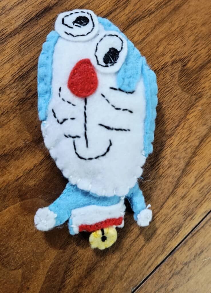 黒目の位置も鈴の位置も一緒!