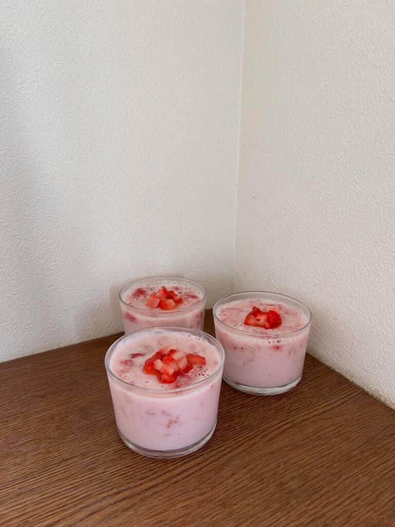 ぷるぷるないちごミルクプリン