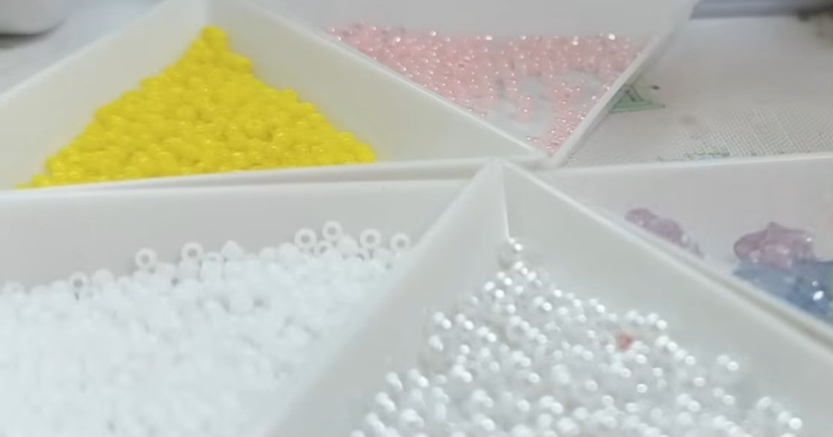 友人とピューロランドに行く女性→リメイクとビーズで作った“特別アイテム”に「惚れ惚れしました」「天才すぎます」（1/3） | ハンドメイド ねとらぼ