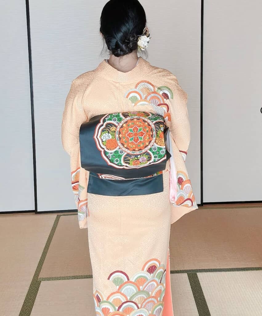 花丸文の袋帯も華やか