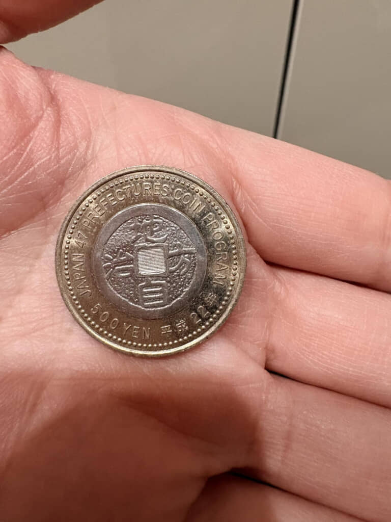 裏面は額面と「地方自治」