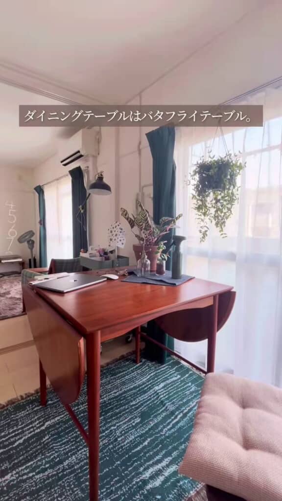 ダイニングルームにあるバタフライテーブル