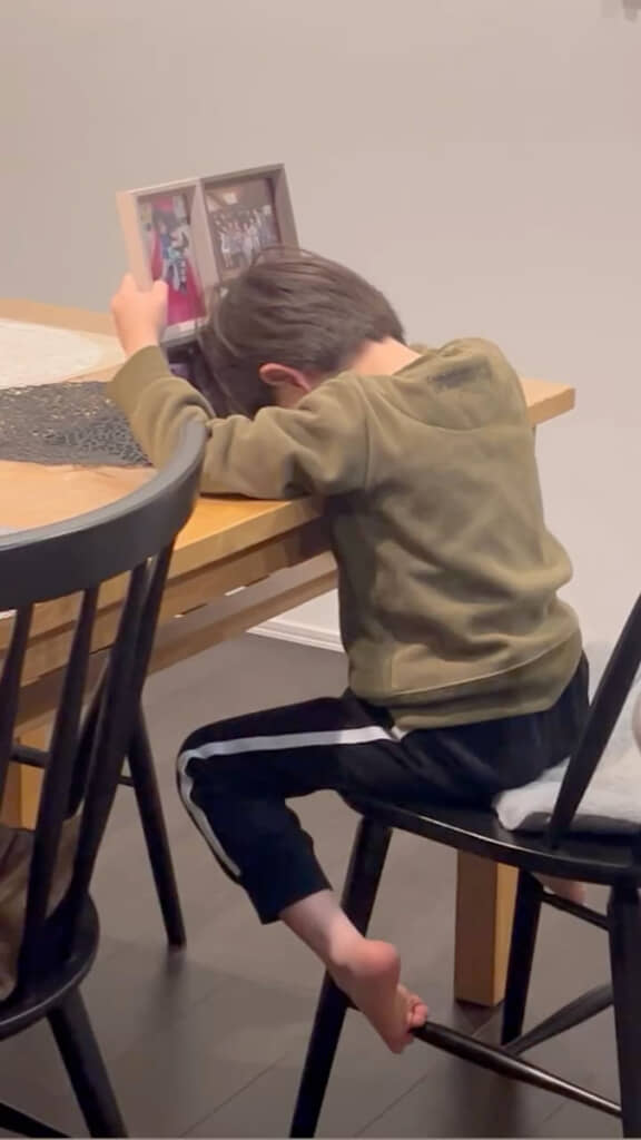 お姉ちゃんが帰って悲しくなってしまった様子