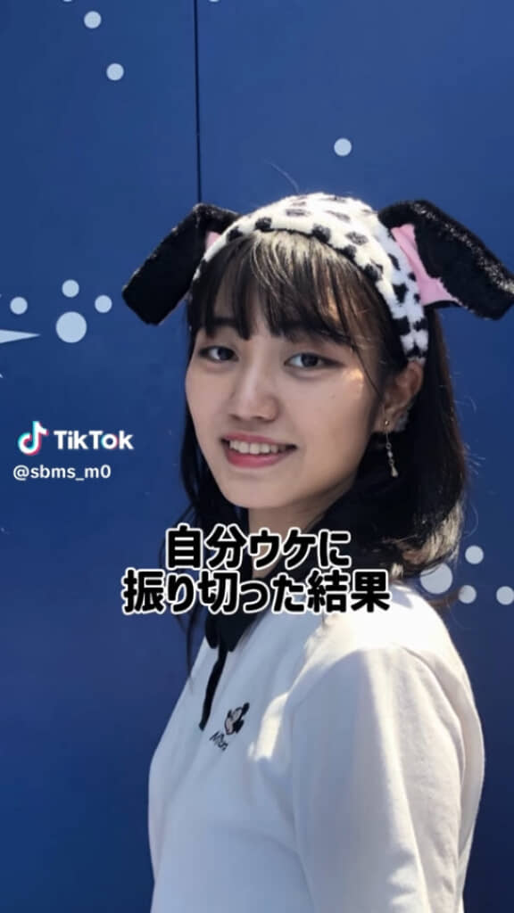 当時は黒髪のミディアムヘアで、あどけなくも落ち着いた雰囲気でした