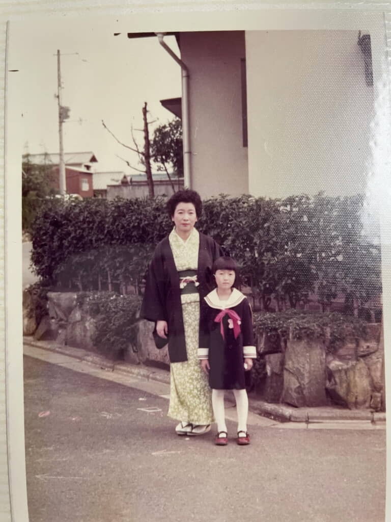 桜柄の着物をまとうお母さんとの思い出の1枚