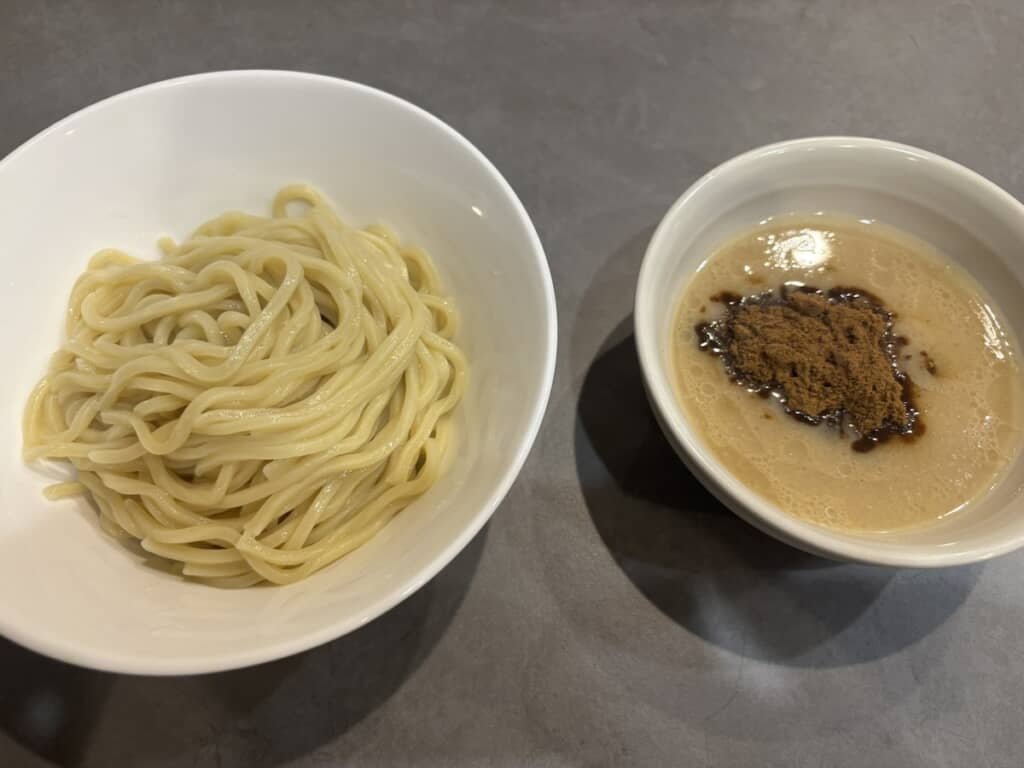 麺はたっぷり、スープも濃厚