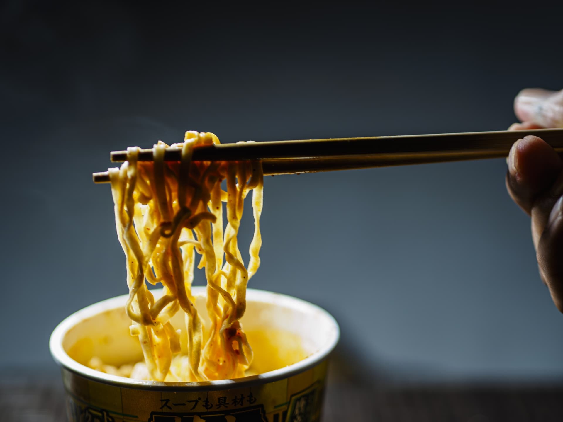 「結局戻って来る」　女性が“麺が最高にうまいと思うカップ麺シリーズ”1位に「間違いないです」「非常食にも」の声（1/5） | グルメ ねとらぼリサーチ
