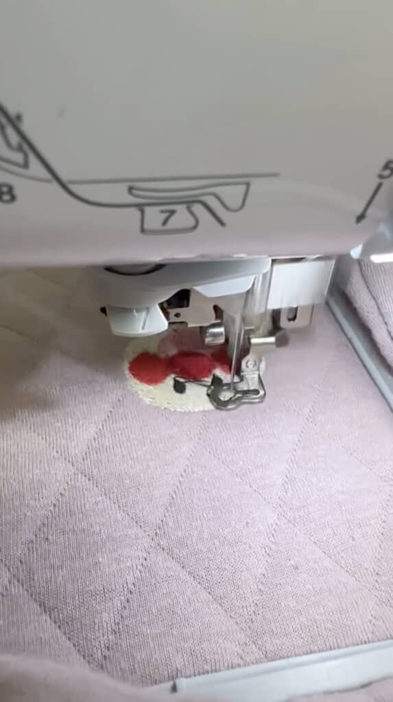 アンパンマンの刺しゅうに挑戦