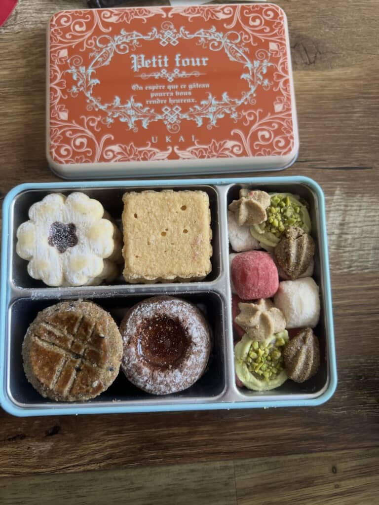 アトリエうかいのクッキー缶