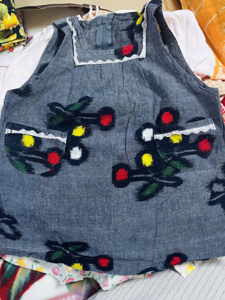 チェリー柄のデニム調ワンピース