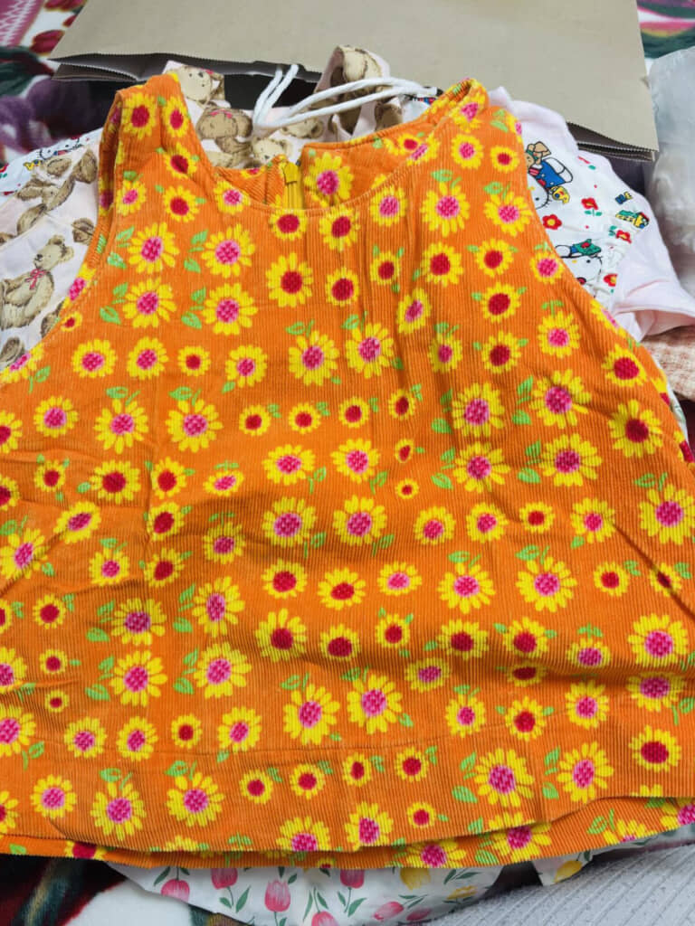 コーデュロイ生地のひまわりワンピース