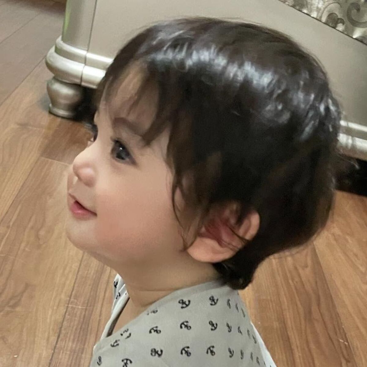 ママ「とんでもないイケメンを産み落とした」→6年後…… 現在の姿に「これは二度見する」「親バカではなくリアル王子様」 | 育児 ねとらぼ